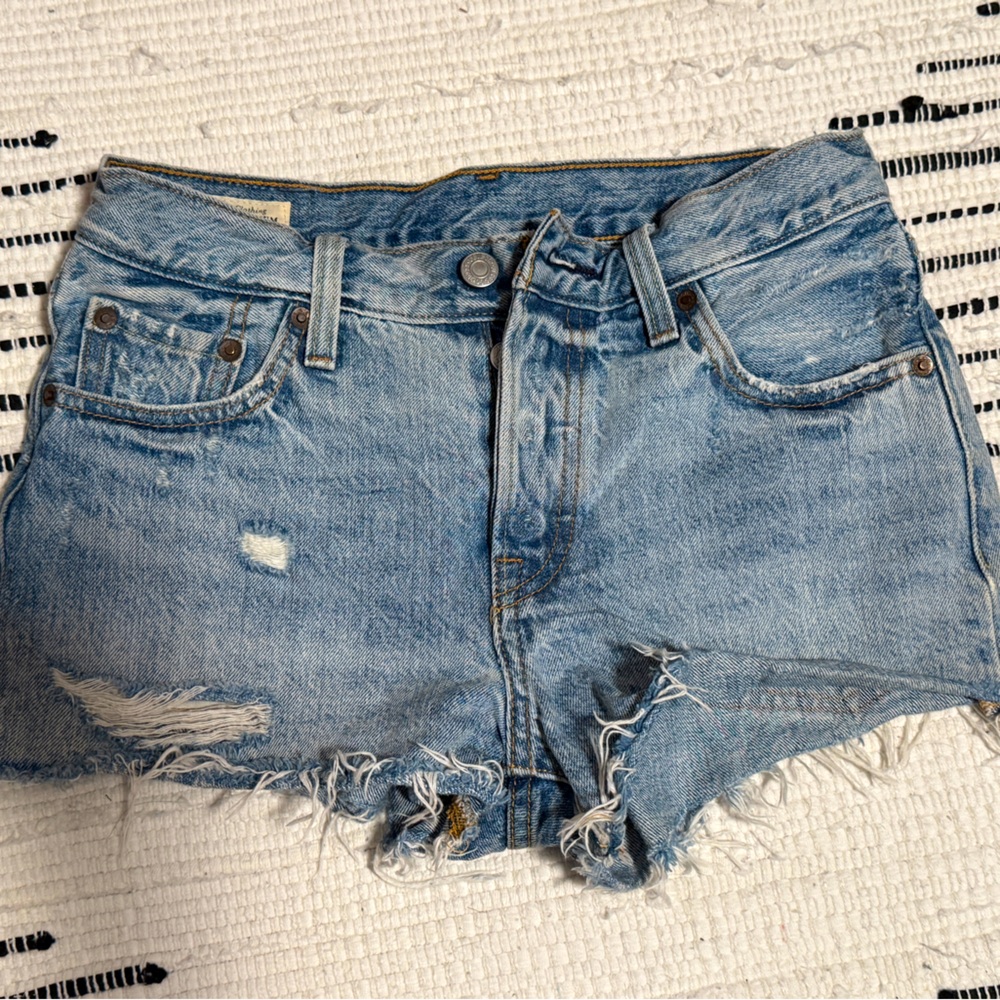 Levi Strauss cutoffs - size 24/25